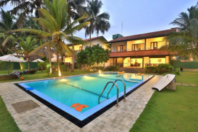 Гостиница Sea Rock Villa  Bentota